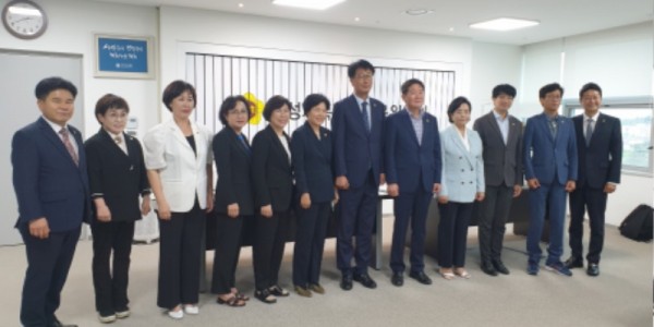 220810 김재균 의원, 여성가족평생교육위원회 위원장 선출 도민의 안전과 행복 가장 우선할 것 (2).jpg