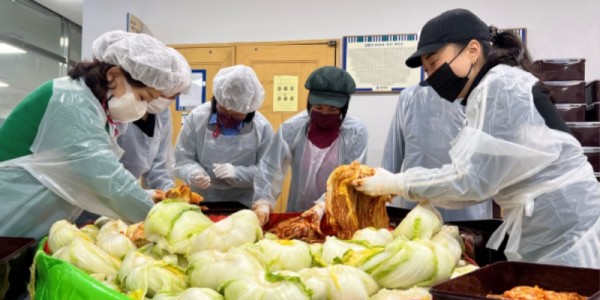 221118_구갈동, 강남대 학생·교직원과 지역단체들 마음 합쳐 김장 나눔_사진(2).jpg