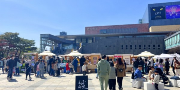 6. 지난 4월 용인포은아트홀에서 열렸던 두레마켓의 모습.jpg