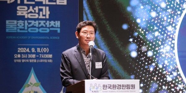 2-1. 이상일 용인특례시장은 11일 오후 서울 서초구 양재동 엘타워 멜론홀에서 열린 제65차 환경리더스포럼에 참석했다..JPG