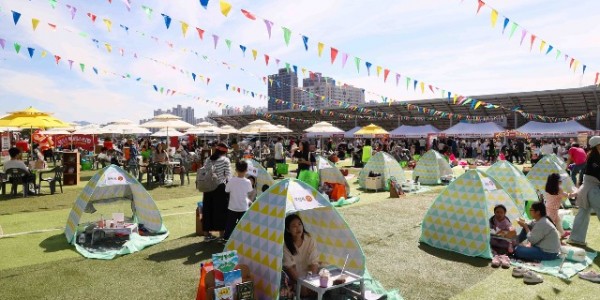 1-1. 용인특례시는 5일 시청 광장에서 제6회 용인 북페스티벌을 개최했다.jpg