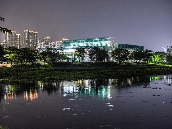 경기도미술관 전경_밤.jpg