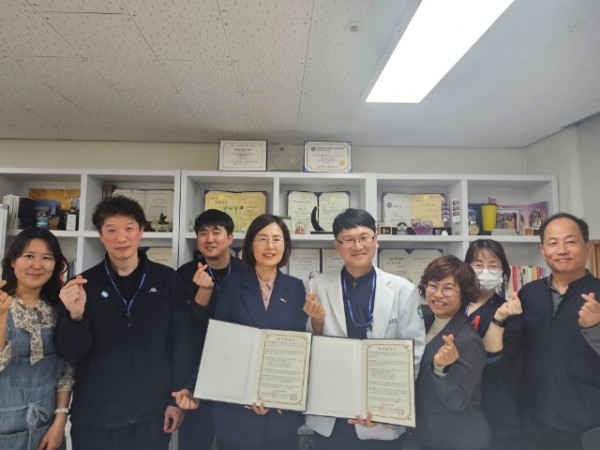 7-1. 용인시농업기술센터는 24일 경기도립정신병원과 업무협약을 체결했다.jpg