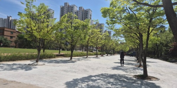 3-1. 바닥 포장 교체 등을 마치고 준공한 기흥구 새물근린공원.jpg