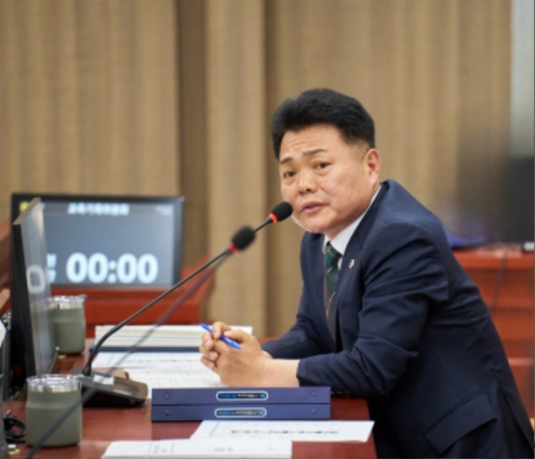 250613 이인규 의원, 경기도교육청 정책 제안 채택률 10%, 주민 목소리 제대로 반영되었나.jpg