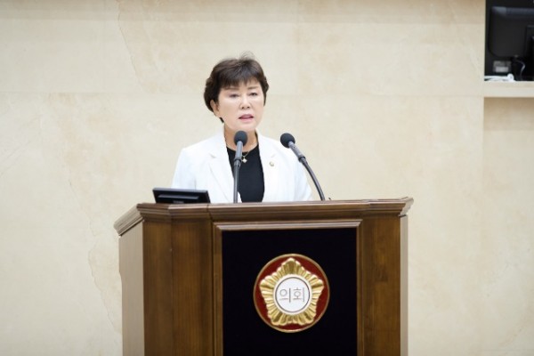 사진1. 김상수 의원이 27일 열린 제293차 제1회 정례회 제3차 본회의에서 시정질문을 하고 있다..jpg