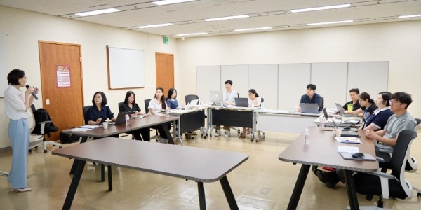 사진1. 용인특례시의회는 지난 8일 시청 4층 다목적회의실에서 ‘생성형 AI와 영상 편집 기술을 활용한 홍보 콘텐츠 제작실습 교육’을 했다..jpg