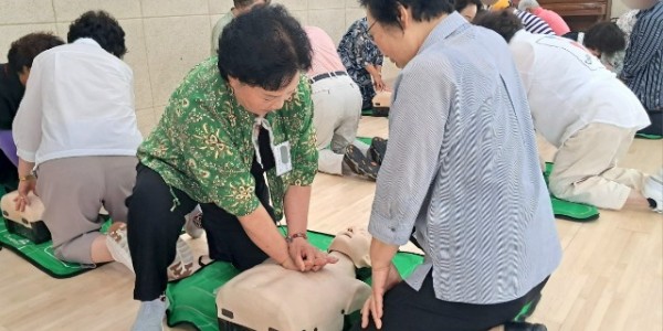 4. 심폐소생술 교육 모습.jpg
