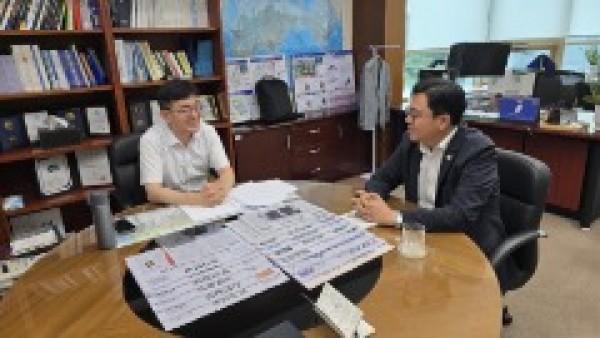 250814 이용욱 의원, 경과원 이전 ‘대의’ 실현 촉구... 원장 면담하며 연내 완료 강조(1).jpg