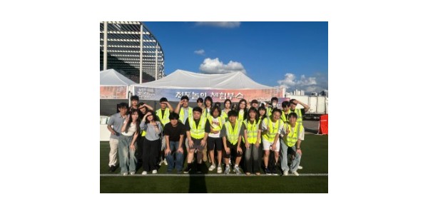 5-1. 15일 열린 용인특례시의 광복 80주년 기념행사에 자원봉사에 나선 단국대학교 총학생회.jpg