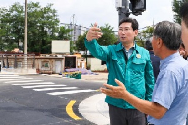 9-1. 이상일 용인특례시장은 유림동~고림지구 연결도로의 지난 8월 11일 임시 개통을 앞두고 현장을 찾았다.jpg