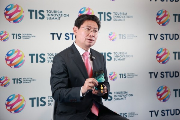 11-1. 23일 스페인 세비야 피베스(FIBES)에서 열린 TIS 2025에 참석한 이상일 시장이 인터뷰를 하고 있다.jpg