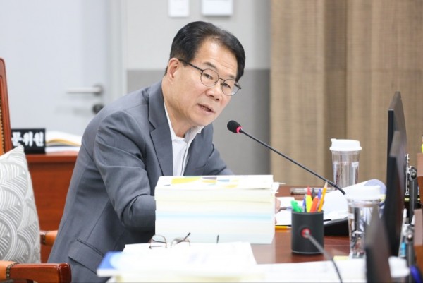 251114 클릭 한 번으로 한국도자재단 직원된다! 유영두 의원, 사칭 피해 방지 대책 미비 질타.jpg