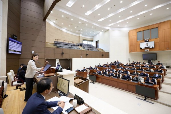 20251114 용인특례시의회, 제297회 제2차 정례회 제2차 본회의 열어(3).jpg