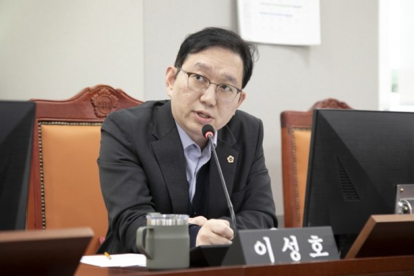 251117 이성호 의원, 경기연구원 부적격 채용 등 감사 부실 정면 추궁 (1) (1).jpg