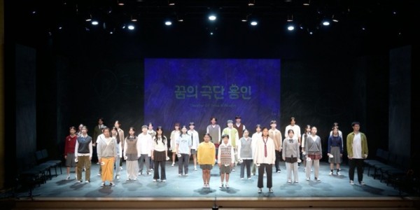 [사진1] 용인문화재단, 꿈의 극단 ‘용인’, 제 1회 정기공연 내 방에서 무대로 공연사진.jpeg