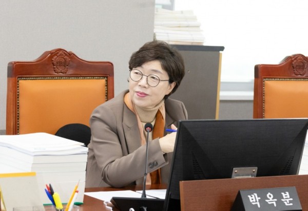 251126 박옥분 의원, 철도건설 예산 폭증, 물류 안전 축소...2026년 예산 구조 불균형 심각.JPG.jpg