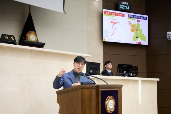 [사진1] 20251126 제297회 제2차 정례회 제3차 본회의 시정질문-1.김병민 의원(1).jpg