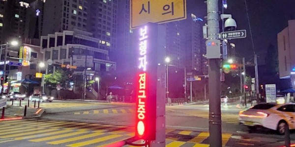 4-1. 수지구 성서초 인근 AI기반 보행자 안전시스템 설치.jpg