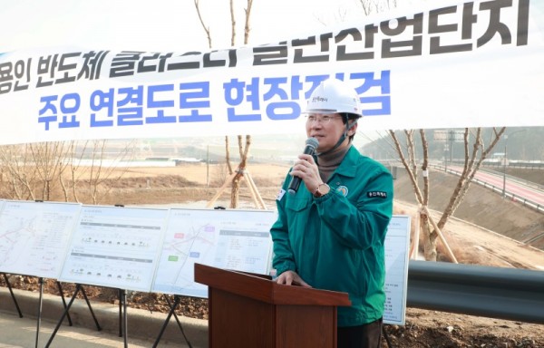 6-1. 이상일 용인특례시장은 11일 용인반도체클러스터 산업단지 주출입도로 공사현장을 방문했다.jpg