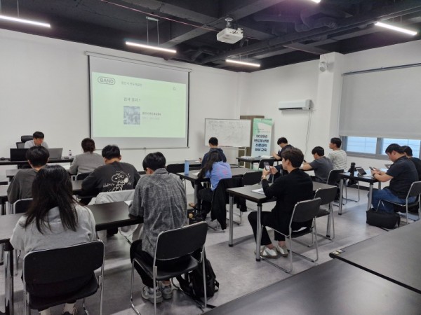 (사진1) 용인시산업진흥원은 반도체 산업 전문인력 양성 교육을 성황리에 종료했다고 밝혔다.(용인시산업진흥원 제공).JPG