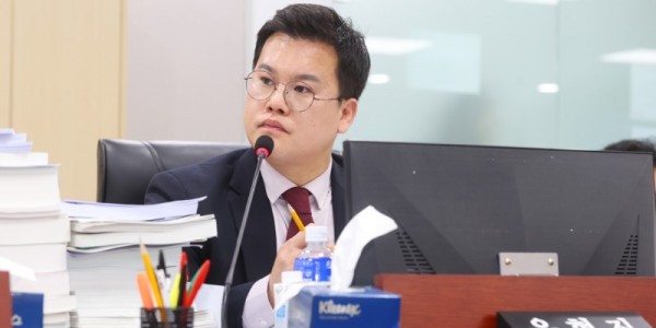 251212 유형진 의원, 사회복지사 처우개선 약속 파기 비판, 공약(公約) 아닌 공약(空約)으로 드러나.JPG.jpg