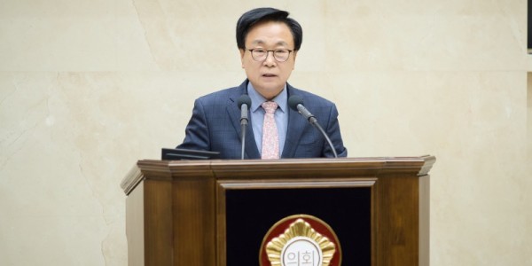 사진1. 김영식 용인특례시의원이 12일 열린 제297회 정례회 제4차 본회의에서 5분 자유발언을 하고 있다..jpg