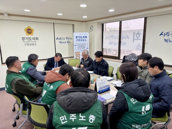 251224 명재성 의원, 고양특례시 생활폐기물 수집·운반업 관련 정담회 주재, ‘노·사·정 상생협약’ 물꼬 텄다 (1).jpg