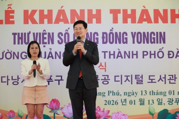 4-1. 이상일 용인특례시장이 13일(베트남 시각) ‘다낭시 광푸구 용인 공공 디지털도서관’ 준공식에 참석해 인사말 하고 있다.jpg