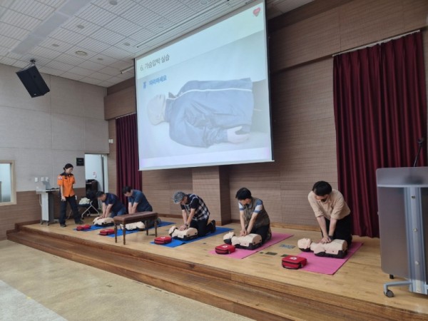 6-1. 지난해 진행한 심폐소생술 교육 현장 사진.jpg