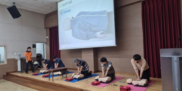 6-1. 지난해 진행한 심폐소생술 교육 현장 사진.jpg